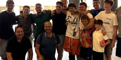 Ο Σταύρος Φλώρος μαζί με συγγενείς και φίλους του