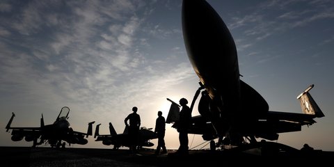 CNN: Ο αμερικανικός στρατός ψάχνει «ανορθόδοξους τρόπους» να πιέσει το Ιράν -Τα διλήμματα του Τραμπ