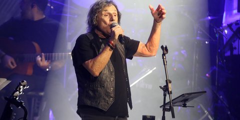 Ο Βασίλης Παπακωνσταντίνου σε συναυλία