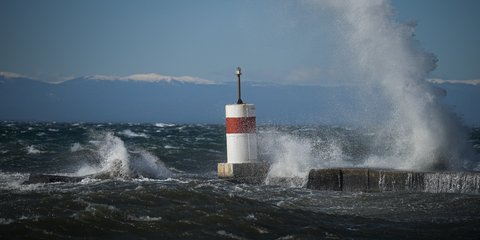 Καιρός: Επιμένουν η ζέστη και οι ισχυροί άνεμοι -Σε ποιες περιοχές θα σημειωθούν 37άρια