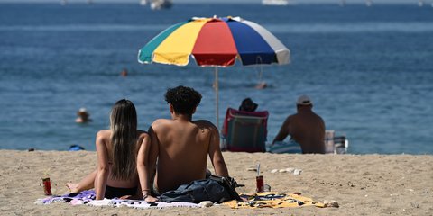 Ζευγάρι σε παραλία 