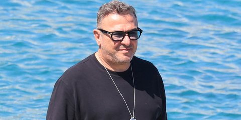 Ο Αντώνης Ρέμος βρίσκεται τις τελευταίες εβδομάδες στη Μύκονο
