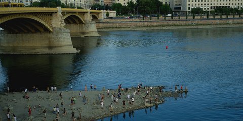 Η Ευρώπη αντιμέτωπη με εκτεταμένη ξηρασία -Στέρεψαν τα ποτάμια, απειλούνται πυρηνικά εργοστάσια