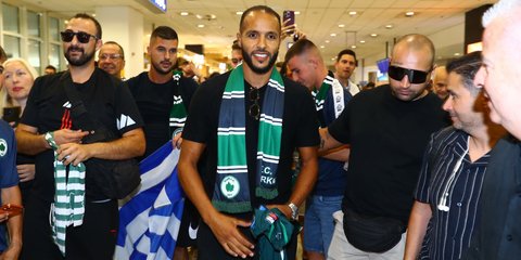 Ο Ελ Αραμπί στο αεροδρόμιο για τη Μαρκό