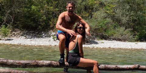 Φίλιππος Μιχόπουλος και Κωνσταντίνα Ευριπίδου βούτηξαν στα παγωμένα νερά του Βοϊδομάτη [εικόνες]