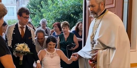 Γάμος στη Κρήτη με τη νύφη σε αναπηρικό αμαξίδιο