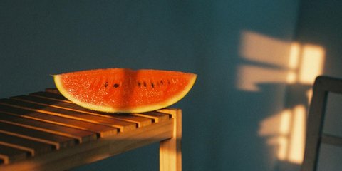 Ο κανόνας των «δύο δακτύλων» θα σας βοηθήσει να επιλέξετε το πιο ζουμερό καρπούζι