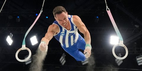 Ο Λευτέρης Πετρούνιας στους τελικούς των κρίκων με τα ελληνικά χρώματα στους Ολυμπιακούς Αγώνες του Παρισιού