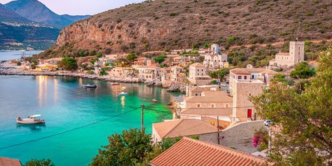 Στροφή στην ηπειρωτική Ελλάδα για τις οικογενειακές διακοπές του Αυγούστου -Πάνω από 60 οικονομικοί παραθαλάσσιοι προορισμοί