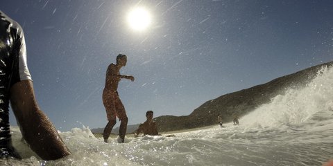 Βουτιές σε παραλία της Τήνου