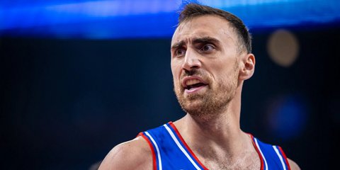 Φιλική νίκη Μιλουτίνοφ κόντρα σε Φουρνιέ, Φρανσίσκο