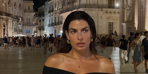 Τόνια Σωτηροπούλου: Στη Σικελία με το total black look που ταιριάζει ιδανικά στο τέλος του καλοκαιριού