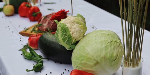 Τρόφιμα σε τραπέζι