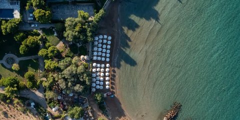 Αύγουστος στην Αθηναϊκή Ριβιέρα με ήλιο και θάλασσα: 3 all day μαγαζιά για φαγητό, ποτό και μουσική