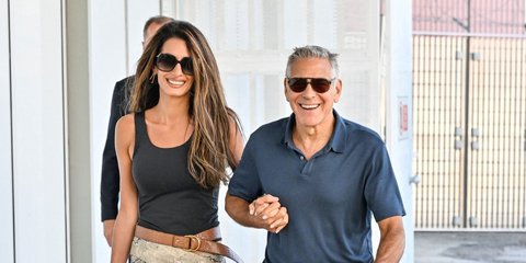 Η Αμάλ Κλούνεϊ φόρεσε snake print φούστα -Η λεπτομέρεια που ανέδειξε τα καλλίγραμμα πόδια της