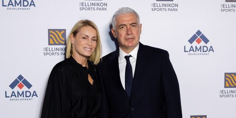 Αντώνης Νικοπολίδης: Με τη σύζυγό του, Βάσω, σε βραδινή έξοδο στο Ελληνικό