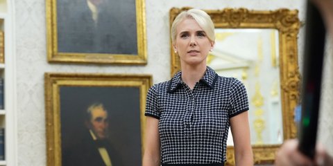 Η Νάταλι Χαρπ στο Οβάλ Γραφείο, Παρασκευή 4 Σεπτεμβρίου 2026, Λευκός Οίκος, Ουάσινγκτον. (AP Photo/Jacquelyn Martin)