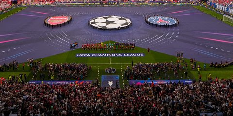 Η παράταξη των παικτών πριν από τον περυσινό τελικό ανάμεσα στην Παρί Σεν Ζερμέν και την Άρσεναλ