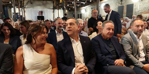 Ποιοι πήγαν στην εκδήλωση Τσίπρα: Η εμφάνιση της Μπέττυς Μπαζιάνα, οι ανεξάρτητοι, οι παλιοί και οι νέοι -Πηγαδάκια και παρασκήνια [εικόνες]