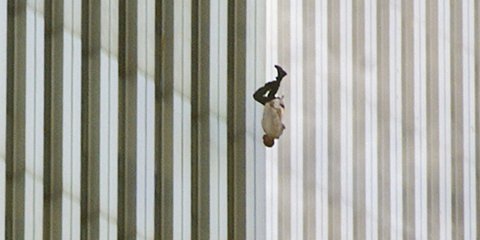 11η Σεπτεμβρίου: 25 χρόνια μετά, η αδελφή του «Άνδρα που πέφτει» μιλά για τη συγκλονιστική φωτογραφία