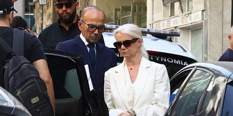 Οι κρατούμενες «δεν θέλουν ούτε να τη βλέπουν» τη γιατρό -Ο σύζυγος διαχωρίζει τη θέση του από εκείνη και προκαλεί με ατάκα του για τον Μαζωνάκη