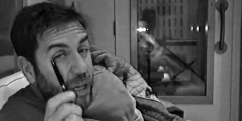 Ο Γιώργος Μαζωνάκης κατά την ηχογράφηση του δίσκου «Αγαπώ σημαίνει» 