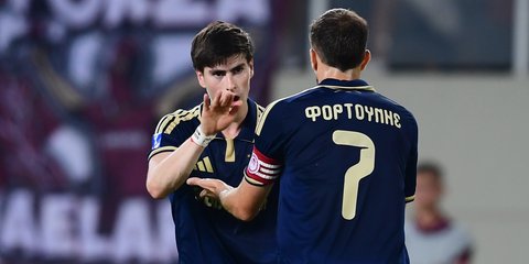 Ο Γκονζάλεζ πανηγυρίζει με τον Φορτούνη / Φωτογραφία: EUROKINISSI