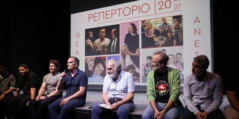 Οι ηθοποιοί του θεάτρου Ανεσις στην παρουσίαση του προγράμματος