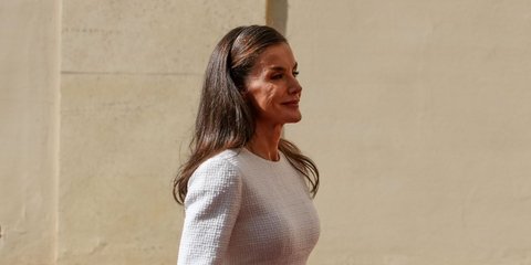 Η βασίλισσα Λετίθια με τα παπούτσια που επιστρέφουν δυναμικά το φθινόπωρο -Κομψά και με χαμηλά τακούνια