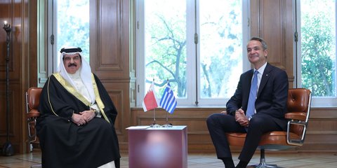 Συνάντηση Μητσοτάκη με τον βασιλιά του Μπαχρέιν: Στο επίκεντρο επενδύσεις και οικονομική συνεργασία