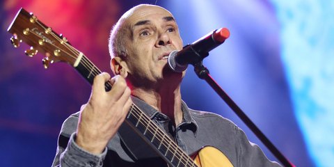 Ο Ορφέας Περίδης έγραψε ποίημα για τον Γιώργο Μαζωνάκη με τίτλο «Στα παλιά δεν θέλω να ξαναγυρίσω»