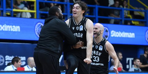 Ο Τσέντι Όσμαν πανηγυρίζει μετά το buzzer-beater κόντρα στον Παναθηναϊκό AKTOR