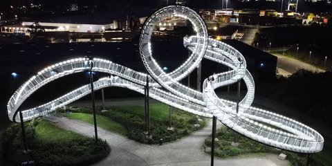 Το εντυπωσιακό «Tiger and Turtle-Magic Mountain» στο Ντούισμπουργκ