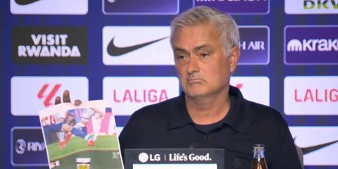 Μουρίνιο εκτός ελέγχου: Με φωτογραφίες επίμαχων φάσεων στη συνέντευξη Τύπου -«Φανταστείτε να ήταν το παιχνίδι 11 εναντίον 9» [βίντεο]