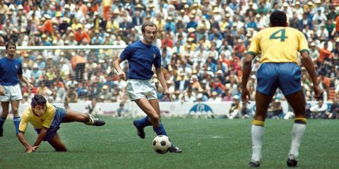 Ο Σάντρο Ματσόλα στο Μουντιάλ του 1970 σε αγώνα της Εθνικής Ιταλίας με την Βραζιλία στο «Αζτέκα»