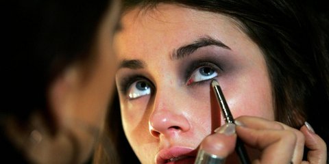 Το πιο εύκολο smokey eye γίνεται με ένα μόνο προϊόν -Το beauty trick που αξίζει να δοκιμάσετε
