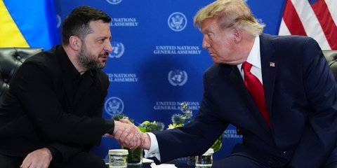 Ο πρόεδρος των ΗΠΑ, Ντόναλντ Τραμπ και ο πρόεδρος της Ουκρανίας, Βολοντίμιρ Ζελένσκι