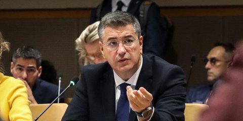 Ο Απόστολος Τζιτζικώστας