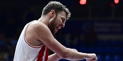 Ολυμπιακός-ΑΕΚ 93-80: Την πρόκριση οι Πειραιώτες, το χειροκρότημα οι «κιτρινόμαυροι» [βίντεο]