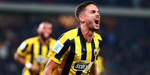 Ο Μιγιάτ Γκατσίνοβιτς σε αγώνα της ΑΕΚ στην Super League