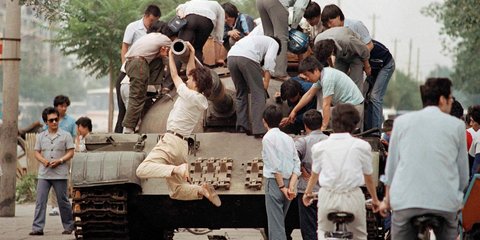 Ντοκουμέντα από την ιστορική εξέγερση της πλατείας Τιενανμέν δόθηκαν στη δημοσιότητα -Τανκς στους δρόμους και κόσμος να τρέχει πανικόβλητος