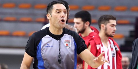 Ο Τάσος Πηλοΐδης σε ντέρμπι Ολυμπιακός - Παναθηναϊκός για τη Basket League