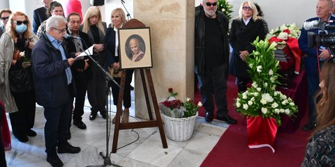Συγκίνηση στην πολιτική κηδεία της Μπέτυς Βαλάση, στο Α΄ Νεκροταφείο Αθηνών -Ποιοι την αποχαιρέτησαν