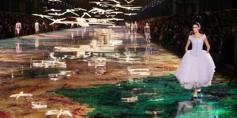 Η Chanel παρουσίασε τη συλλογή Άνοιξη/Καλοκαίρι 2027 -Tweed, διαφάνειες και αναφορές στην Gabrielle Chanel