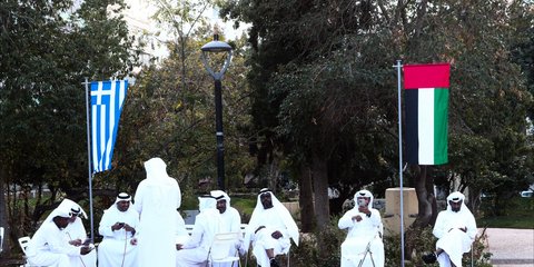 Εμιρατινοί από το Αμπου Ντάμπι στην Πλατεία Κλαυθμώνος 