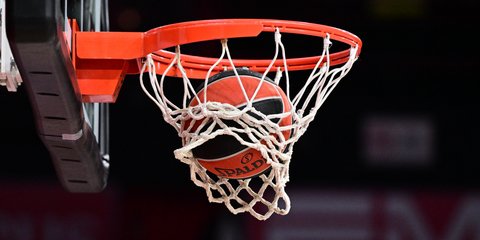 Η μπάλα της Euroleague στο παιχνίδι του Ολυμπιακού με την Αρμάνι Μιλάνο στο ΣΕΦ