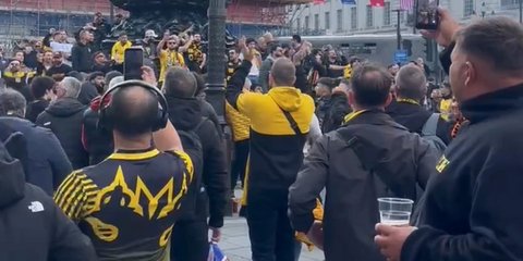 Οι φίλοι της ΑΕΚ μετέτρεψαν το κέντρο του Λονδίνου σε... Νέα Φιλαδέλφεια [βίντεο]