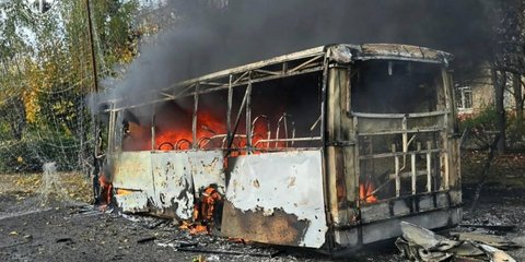 Η Ρωσία χτύπησε με βόμβα αστικά λεωφορεία στην Ουκρανία -Τουλάχιστον 30 νεκροί