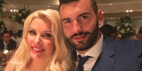 Η Ελένη Μενεγάκη εύχεται στον αδελφό της 