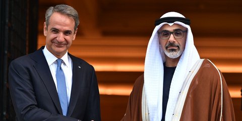 Συνάντηση Μητσοτάκη στο Μαξίμου με τον πρίγκιπα διάδοχο του Άμπου Ντάμπι